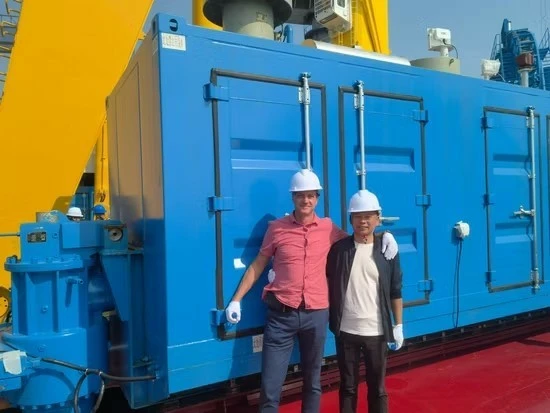 Factory-OEM-Diesel-Engine-Drive-Deck-Mounted-Azimuth-Thruster.avif (2)~1